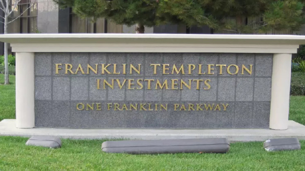 Franklin Templeton хочет запустить спотовый ETF на альткоины с функцией стейкинга Franklin Templeton хочет запустить спотовый ETF на альткоины с функцией стейкинга