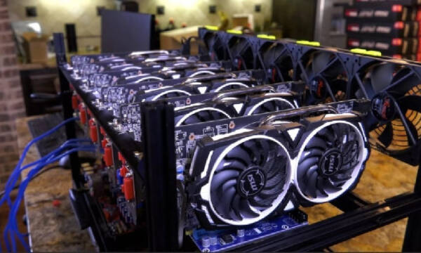 Биткоин-майнеры «на грани капитуляции» в связи с уменьшением прибыли Биткоин-майнеры «на грани капитуляции» в связи с уменьшением прибыли