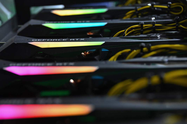 Шито-крипто: власти и бизнес не могут договориться о регулировании майнинга Шито-крипто: власти и бизнес не могут договориться о регулировании майнинга